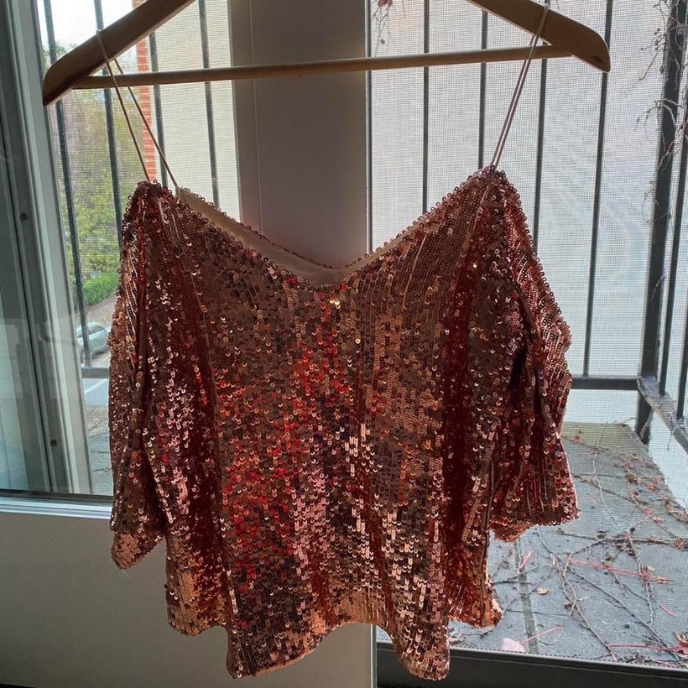 Alice + Olivia Agatha Sequin Top. Rose gold, off the shoulder, size small.